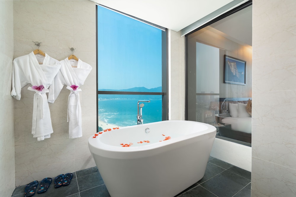 PREMIER DELUXE OCEAN VIEW photo 3