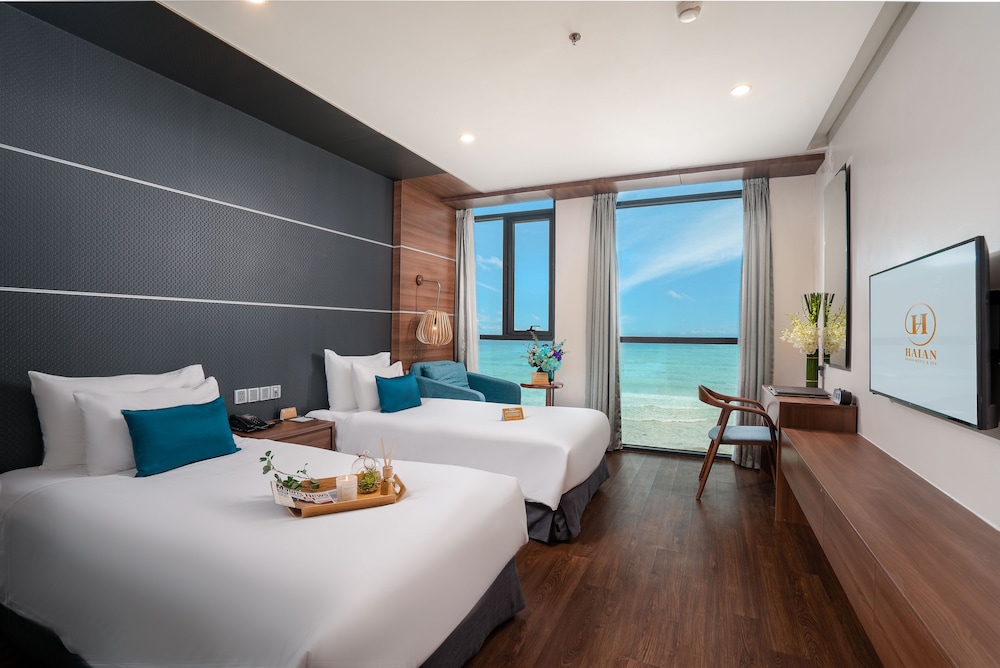 Deluxe Beachfront Twin