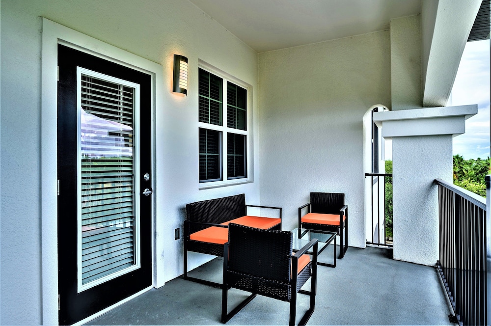3 Bedroom 2 Bathroom Superior Condo Sleeps 8