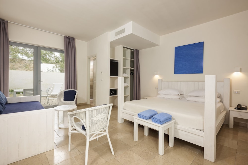 Superior Triple Room photo 2