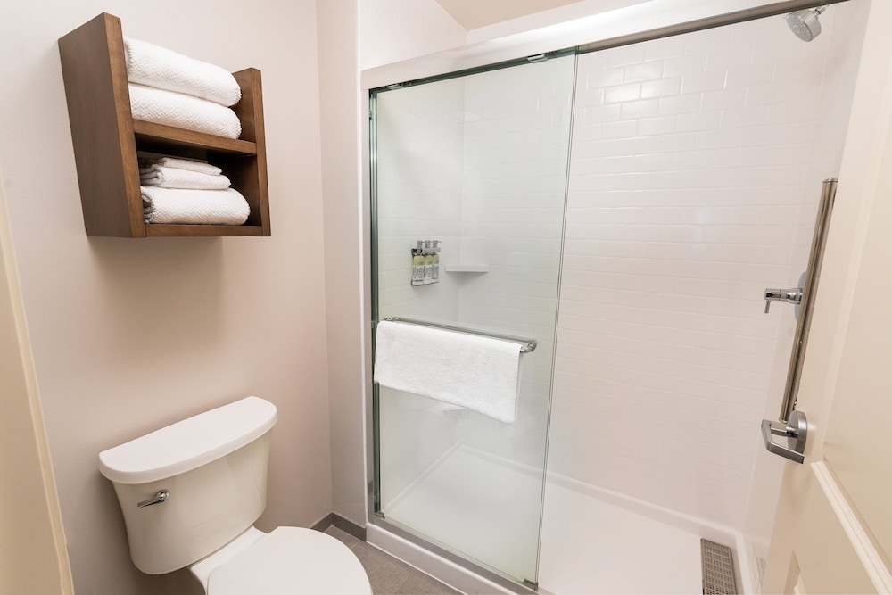 Suite, 1 Bedroom, Accessible, Kitchen (Communications) - Photo 4