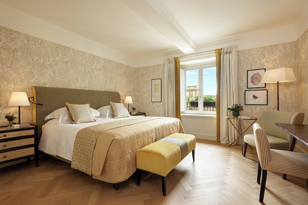 Family Room, 2 Bedrooms