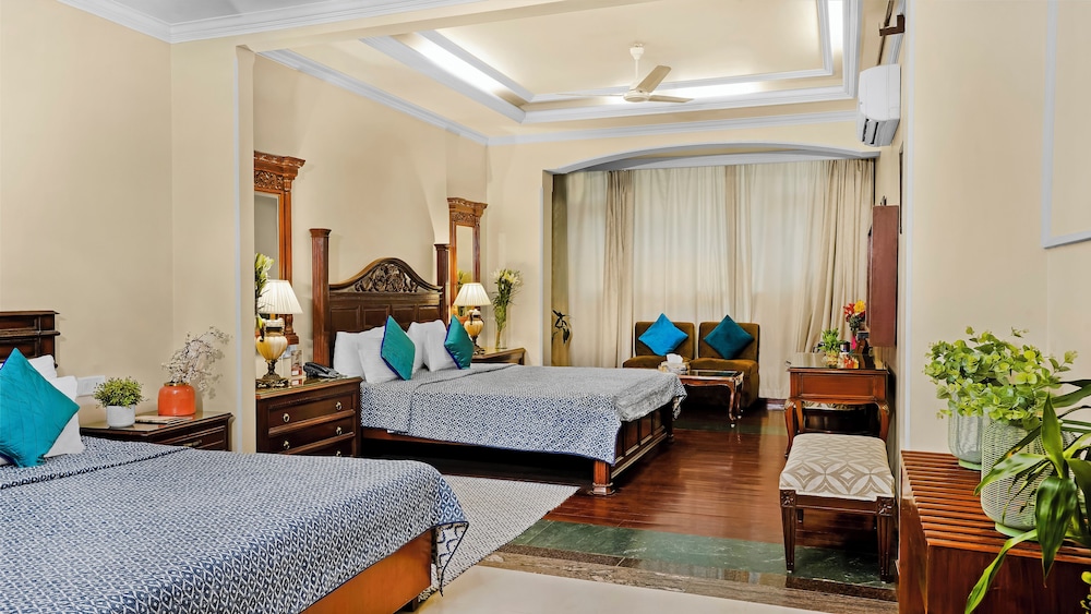 Family Room with Airport Pickup - Photo 8