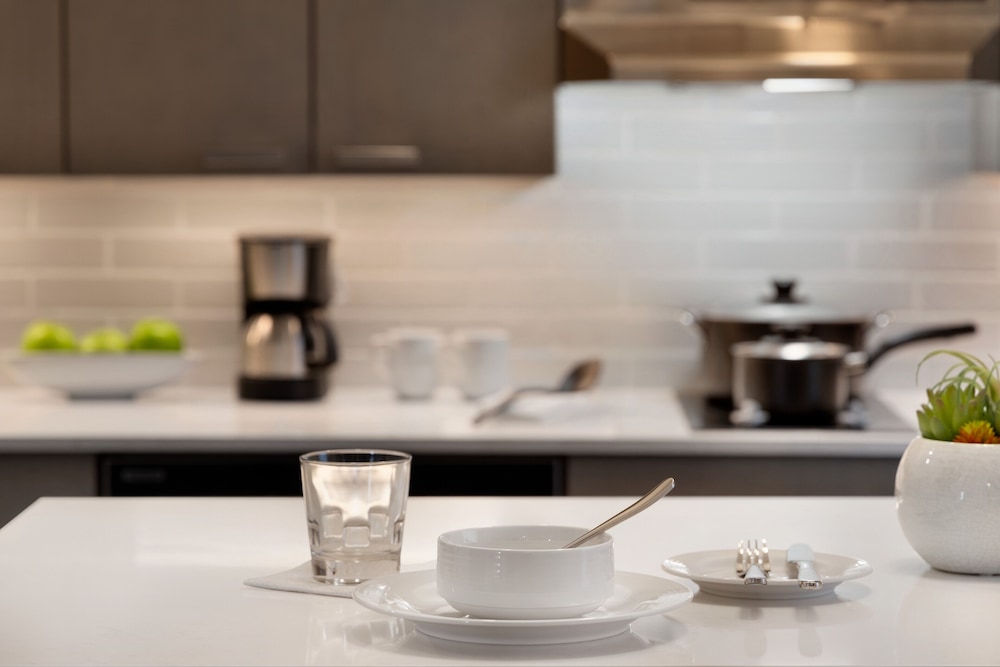 Suite, 1 Bedroom, Kitchen - Photo 4
