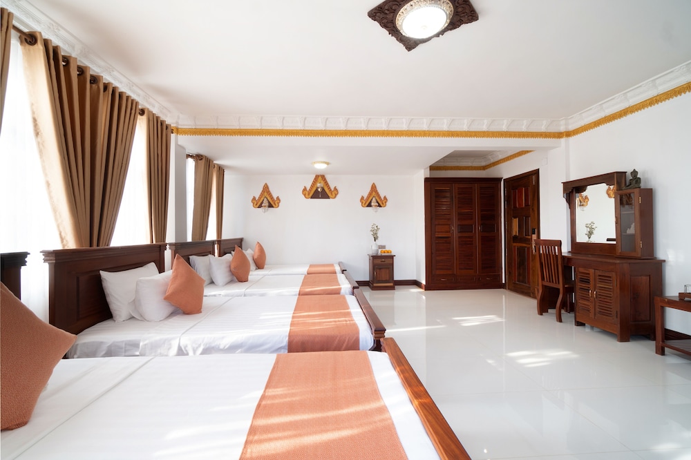 Family Room, City View