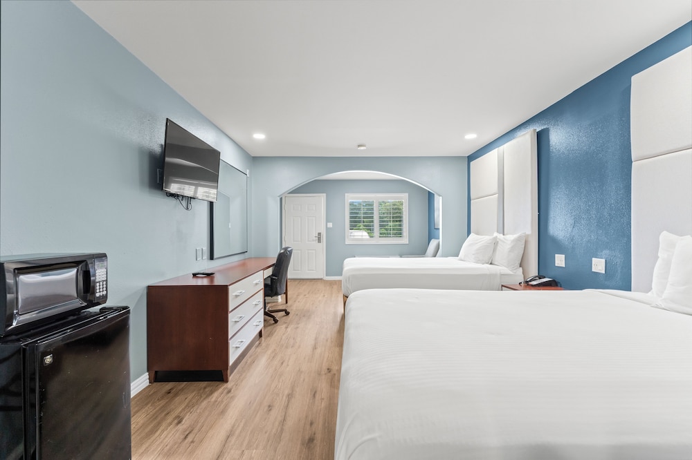 Comfort Room, 2 Queen Beds, Non Smoking - Photo 1