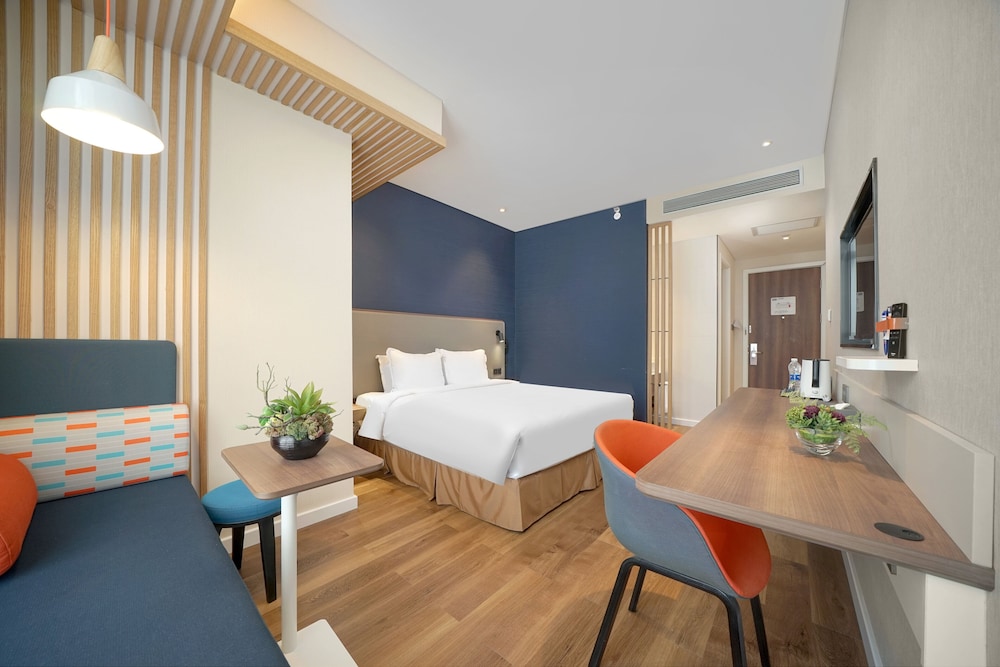Standard Room, 1 King Bed - Photo 2