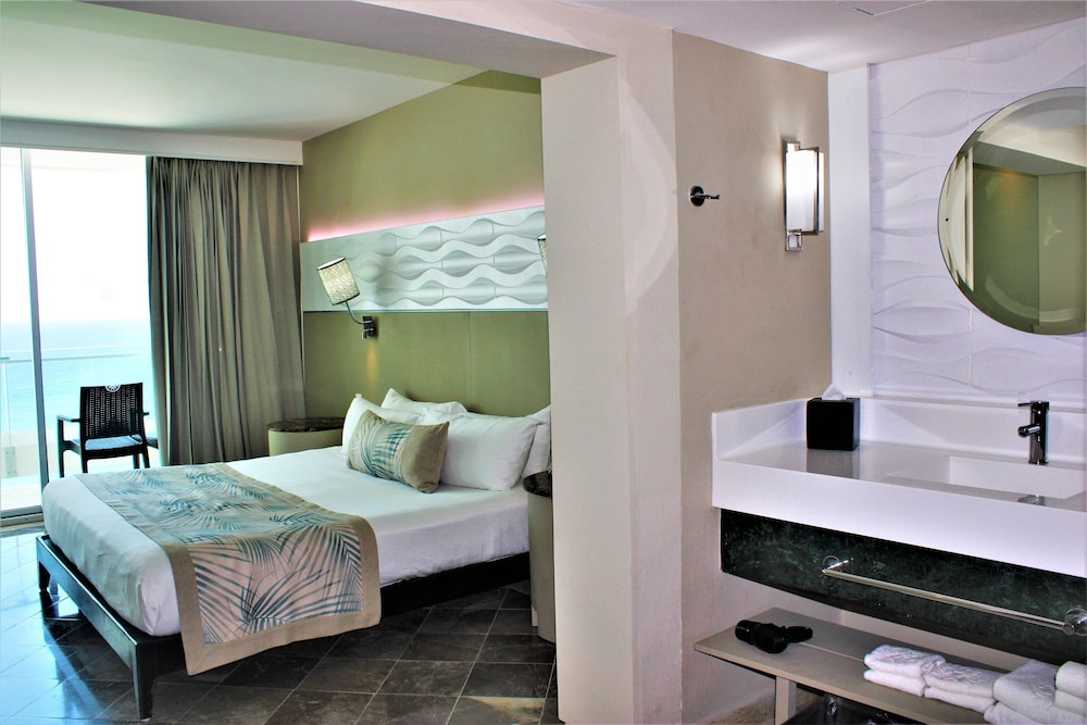 Superior Room, 1 King Bed, Ocean View - Photo 6