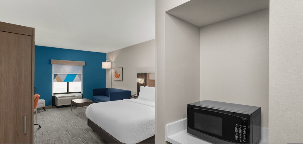 Suite, 1 King Bed, Accessible (Communications) - Photo 3