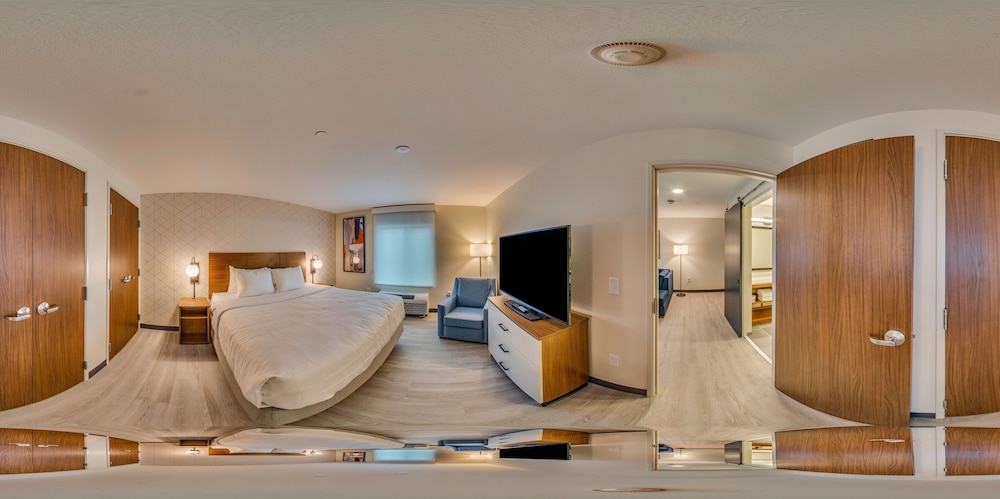 Suite, 1 King Bed, Non Smoking photo 2