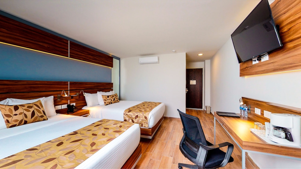 Standard Room, 2 Double Beds, Non Smoking photo 3