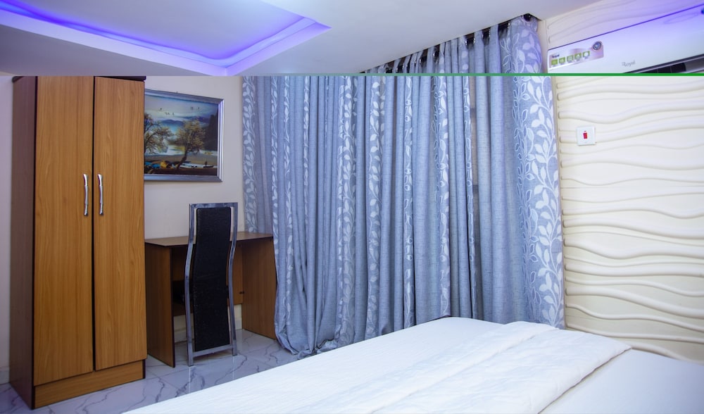 Royal Room photo 3