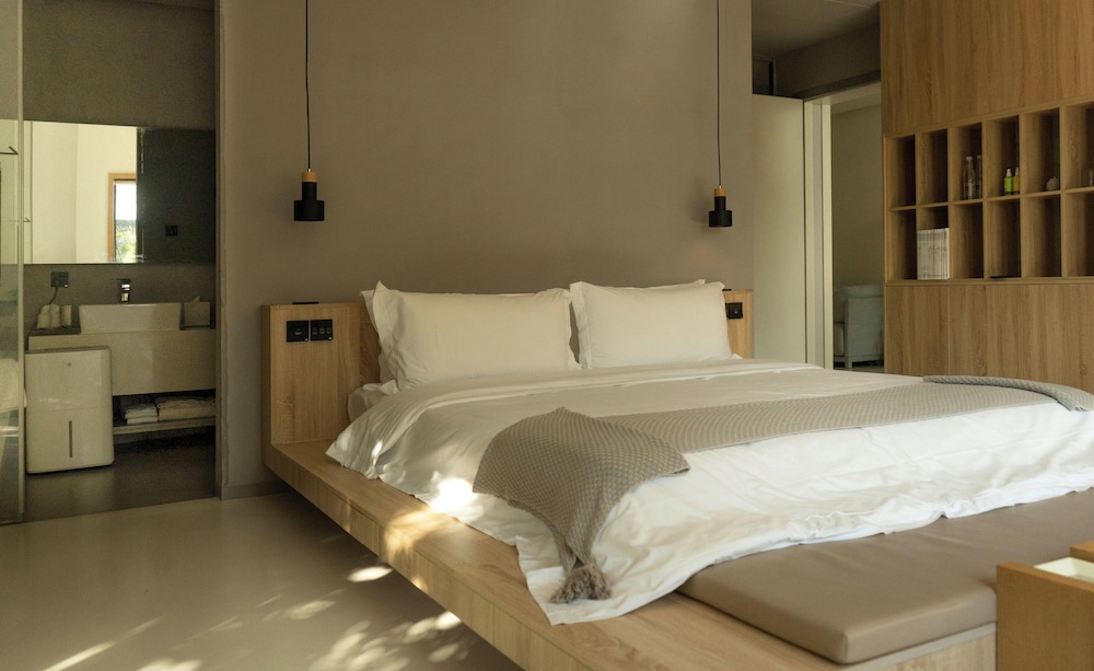 Deluxe Double Room, Balcony, Garden View photo 2