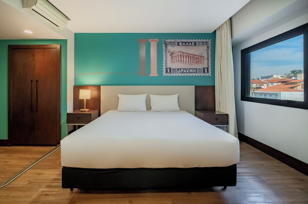 Superior Room, 1 Queen Bed photo 3