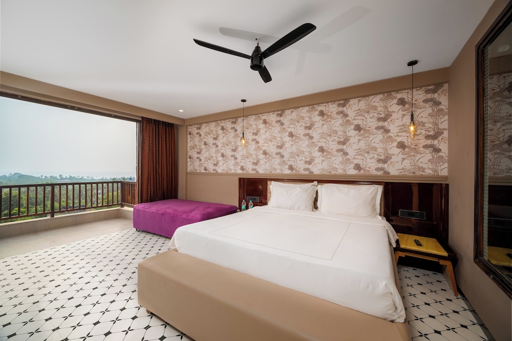 Club room with Balcony
