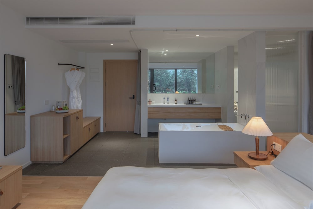 Signature Double Room, Hill View photo 2