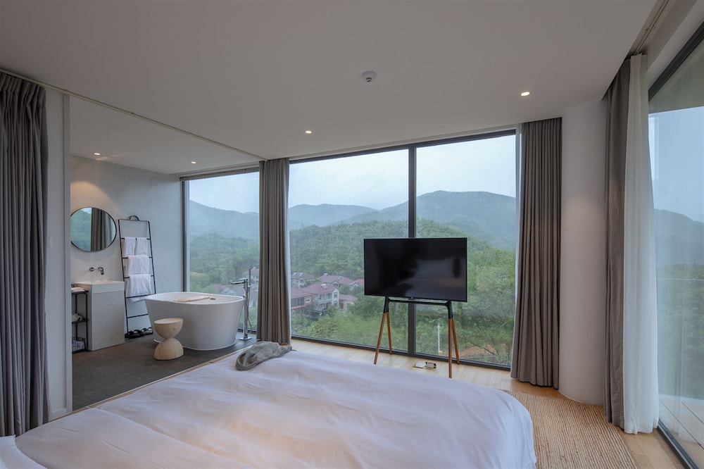 Senior Double Room, Hill View