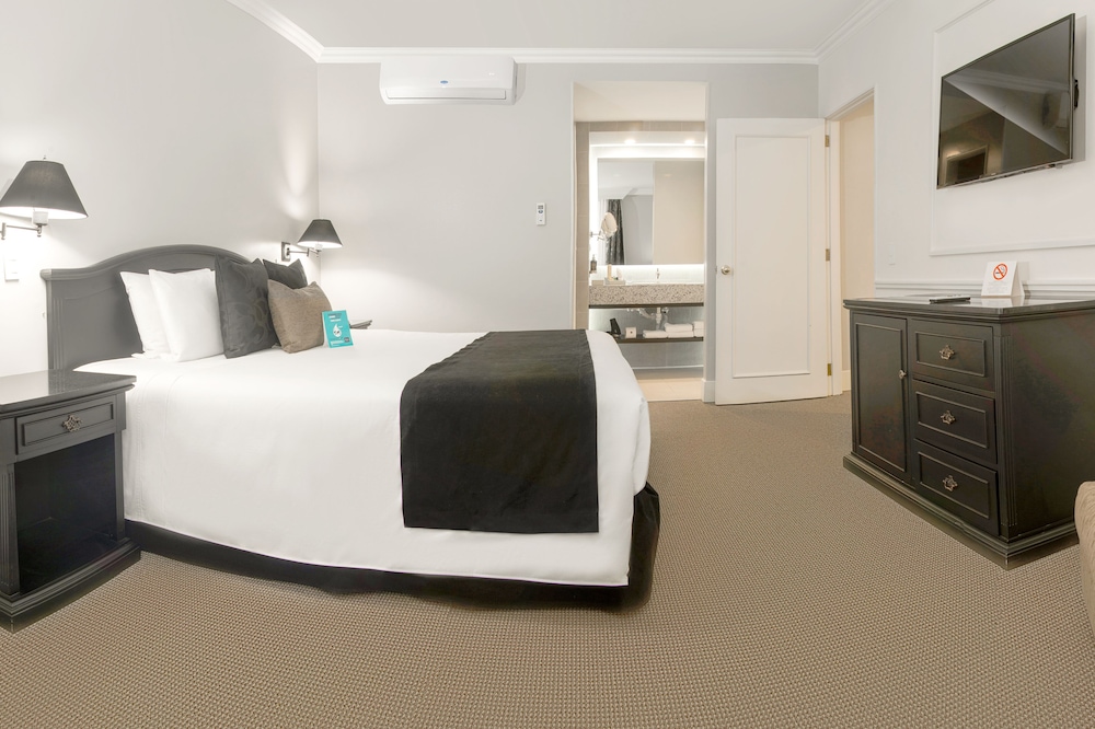 Suite - Photo 14