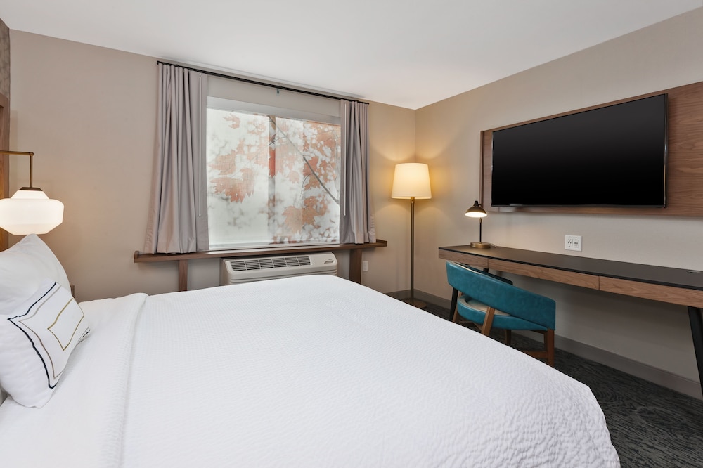 Room, 1 King Bed - Photo 3