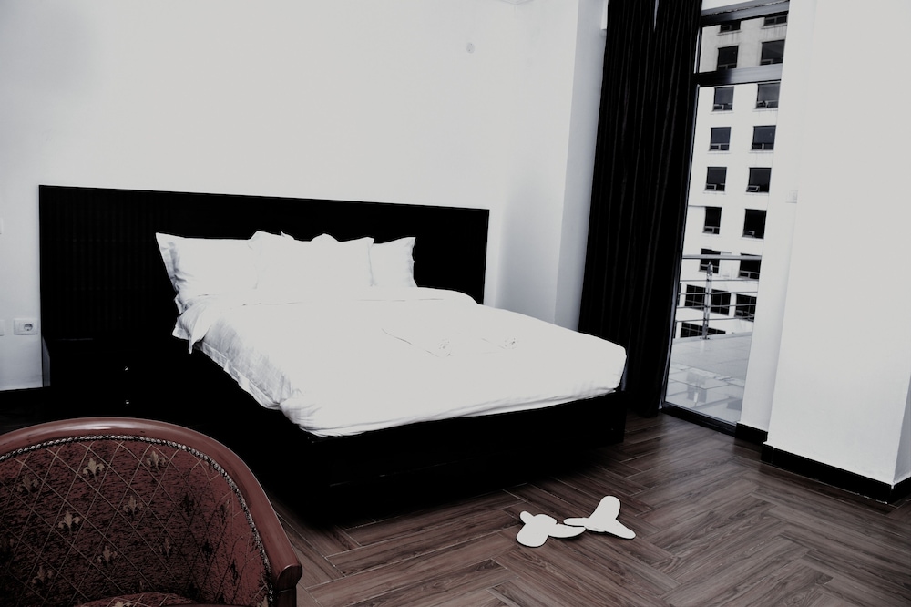 Room - Photo 1