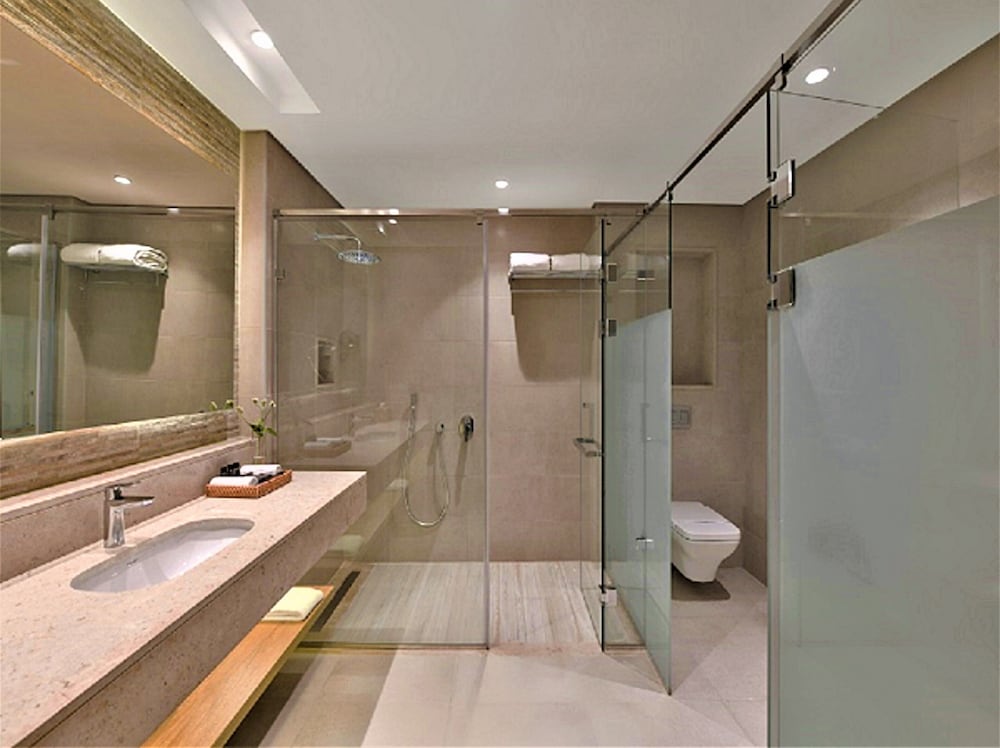 Executive Suite - Photo 5