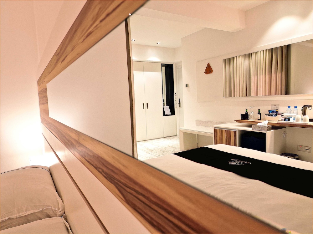 Classic Double Room, Balcony, City View photo 2