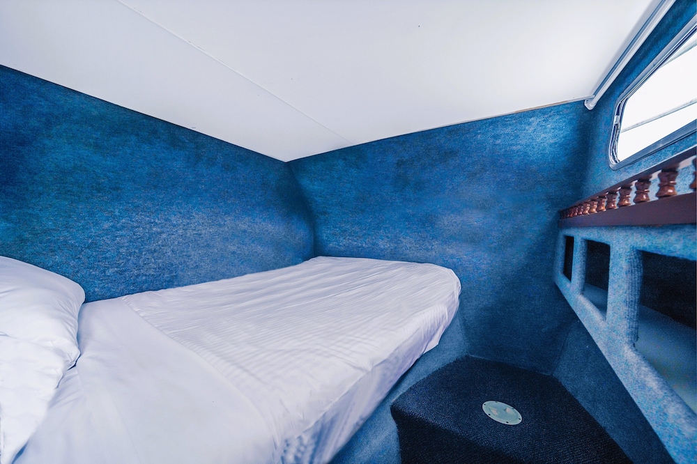 Houseboat, 2 Bedrooms (Seaview) photo 1