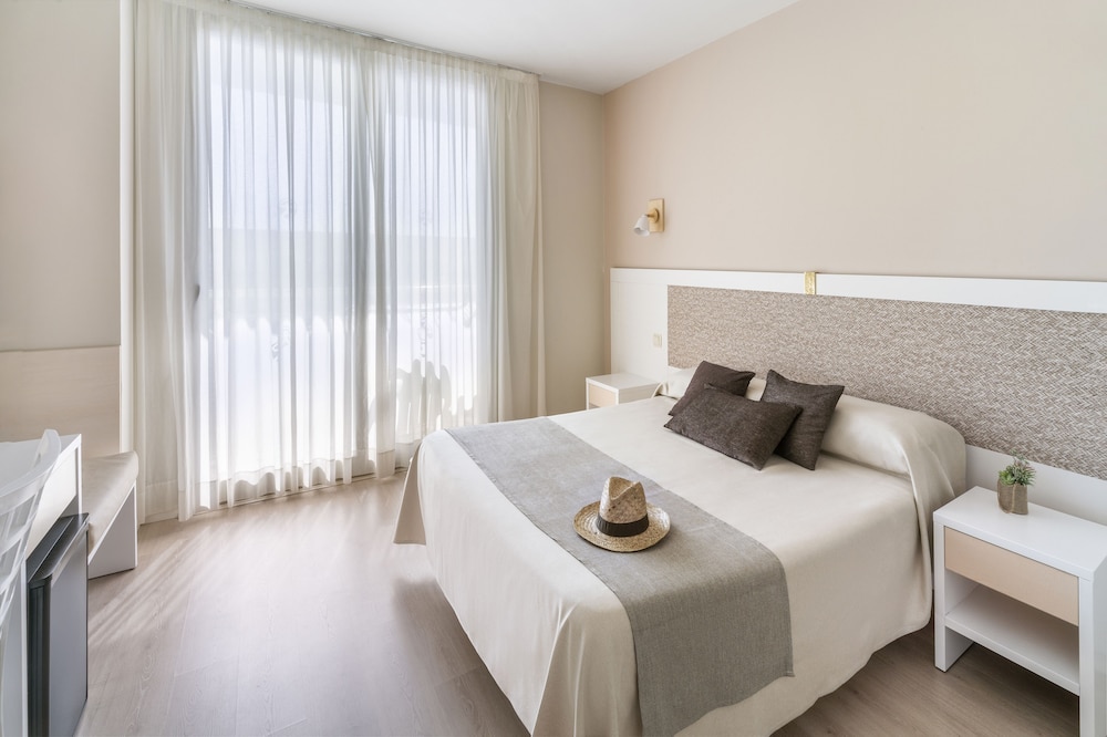 Standard Triple Room (3 adults)