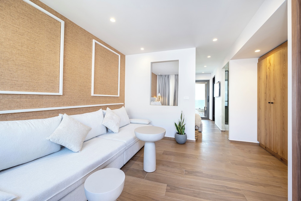 Elegant Suite - Photo 6