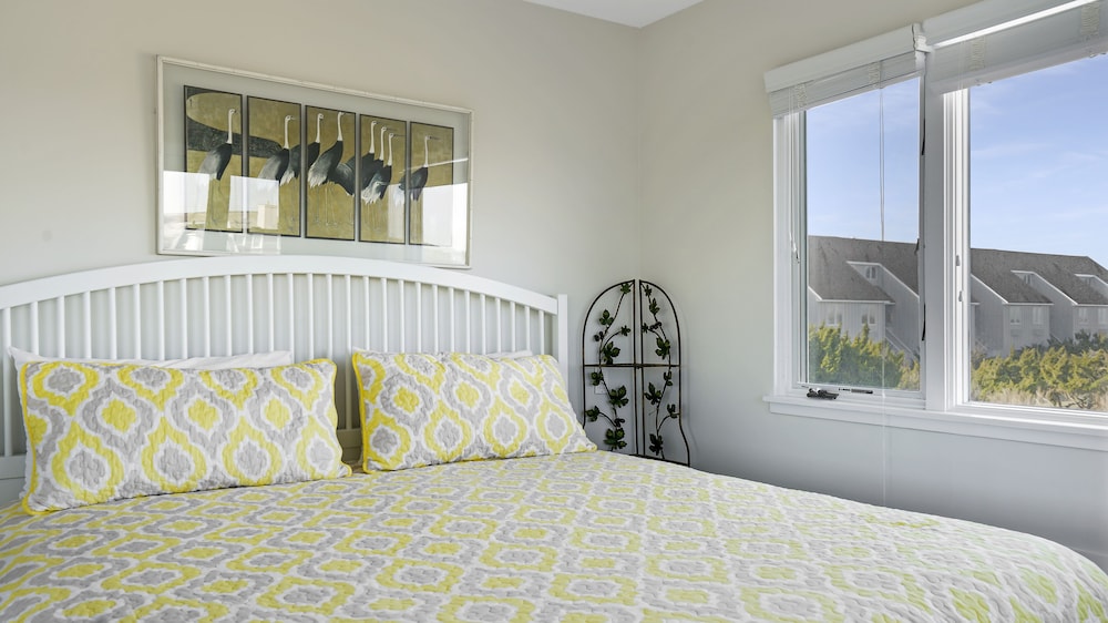 Ocean View 2BD Corner King and Queen, photo 6