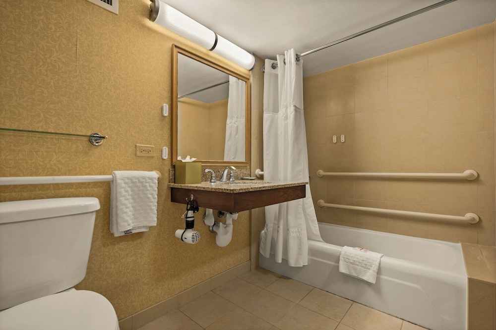 Room, 2 Queen Beds - Photo 3