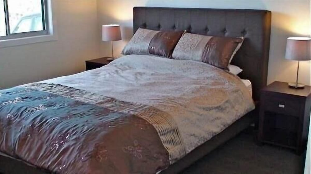 Standard Suite, 2 Bedrooms, Non Smoking, Kitchen (Curlew Villa - Nightly) photo 1