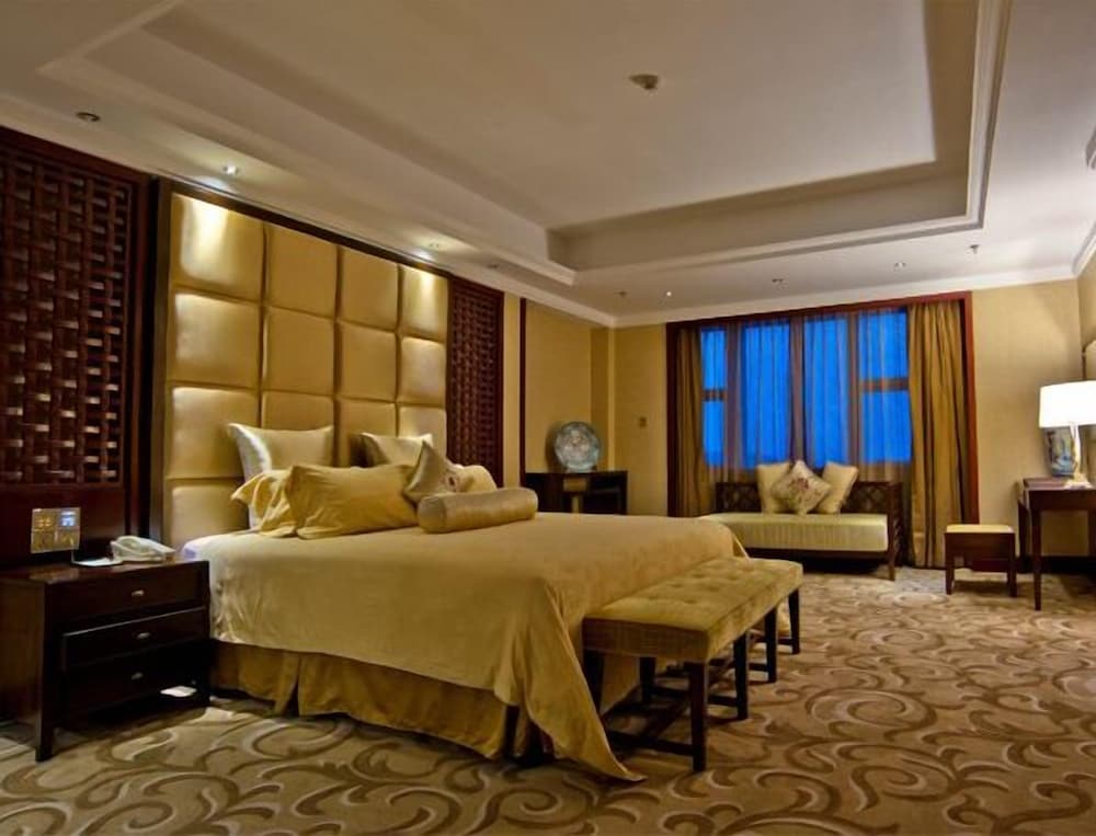 Deluxe Suite photo 2
