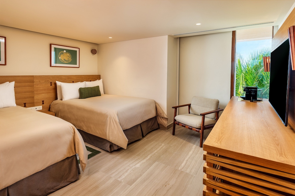 Premium King Room with Reef View - Beach Access