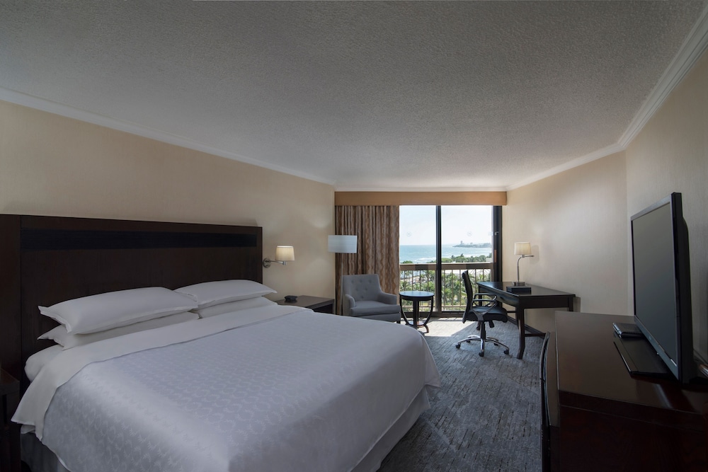 Club Room, 1 King Bed, Ocean View - Photo 6