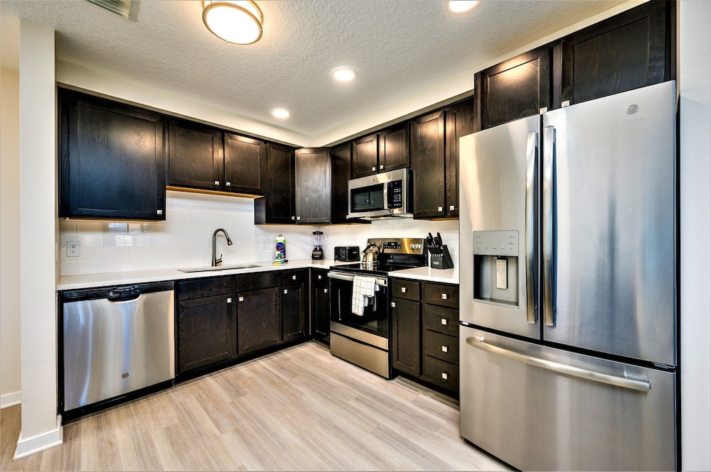 3 Bedroom 2 bathroom Superior Condo Sleeps 6 thumbnail 5
