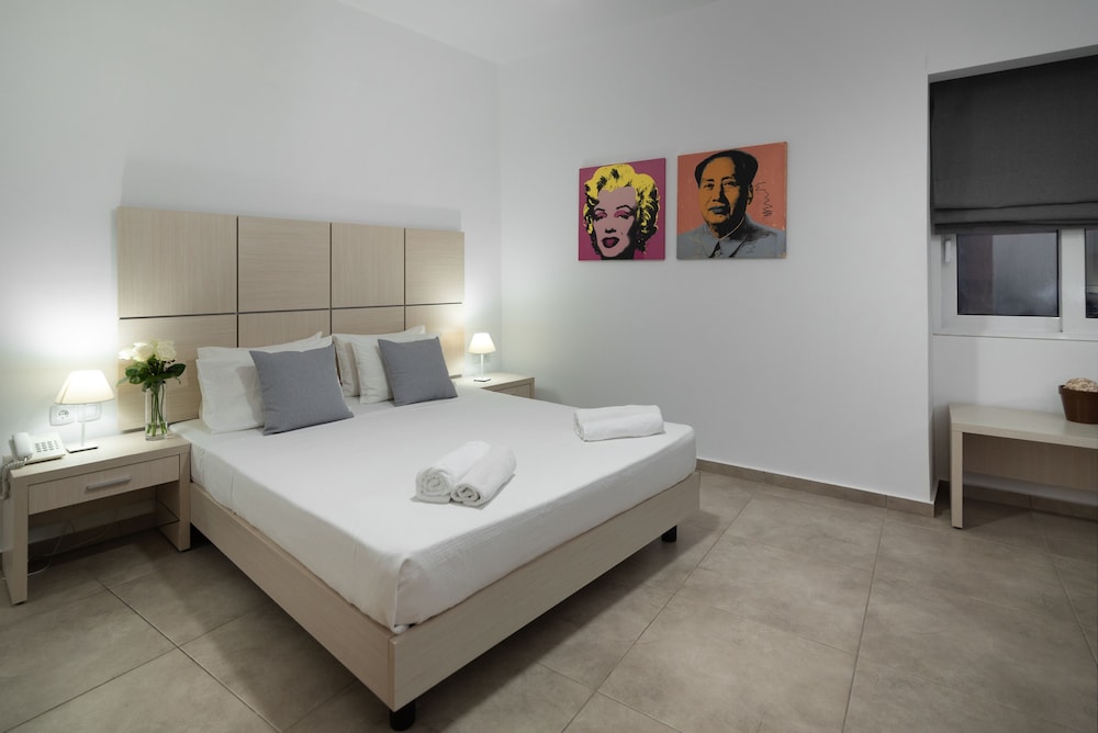 Junior Suite, Pool View - Photo 3