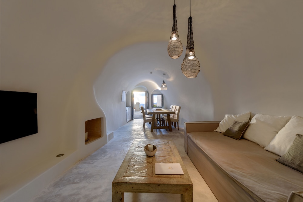 Kapari Honeymoon Suite with Private Indoor & Outdoor Hot tub - Photo 1
