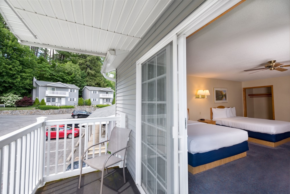 Deluxe Suite, 2 Bedrooms, Non Smoking (2 Double Beds And 2 Queen Beds) photo 2