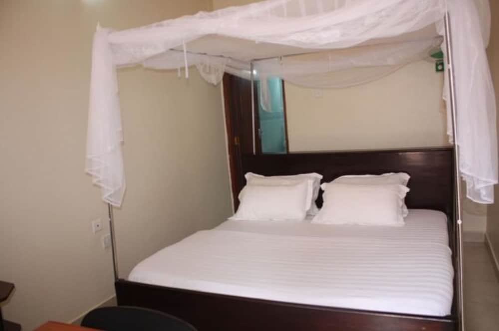 Standard Twin Room, 2 Twin Beds - Photo 2