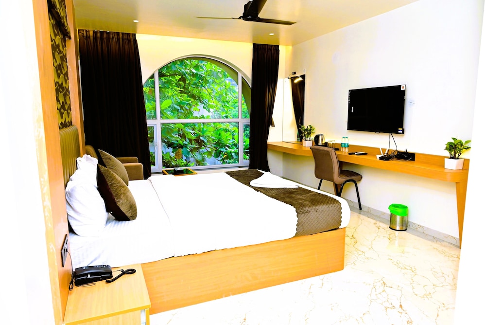 Deluxe Room - Photo 5