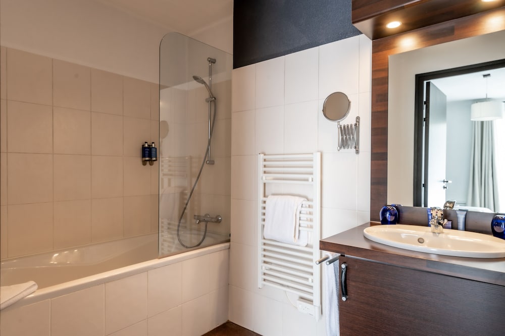Superior Suite - Photo 12