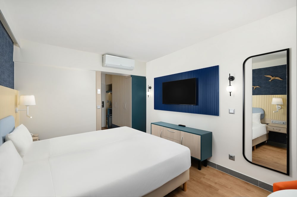 Premium Double or Twin Room - Photo 7