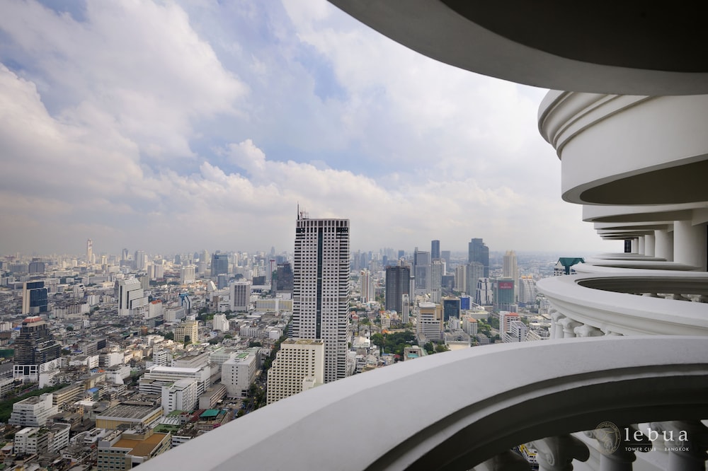 Tower Club Suite City View with Lounge and Drink at Sky Bar