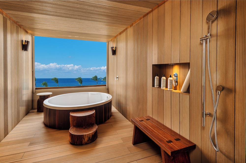 Junior Suite, 2 Queen Beds, Ocean View thumbnail 6