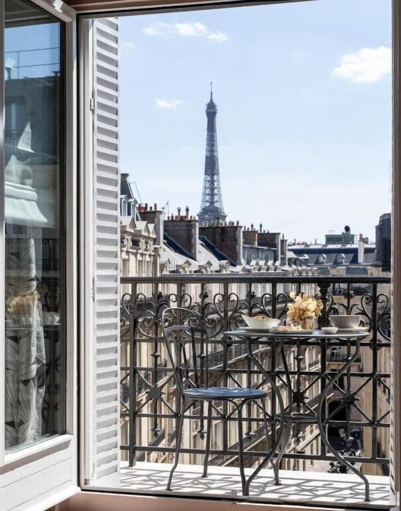 Deluxe Executive Balcony Eiffel Tower