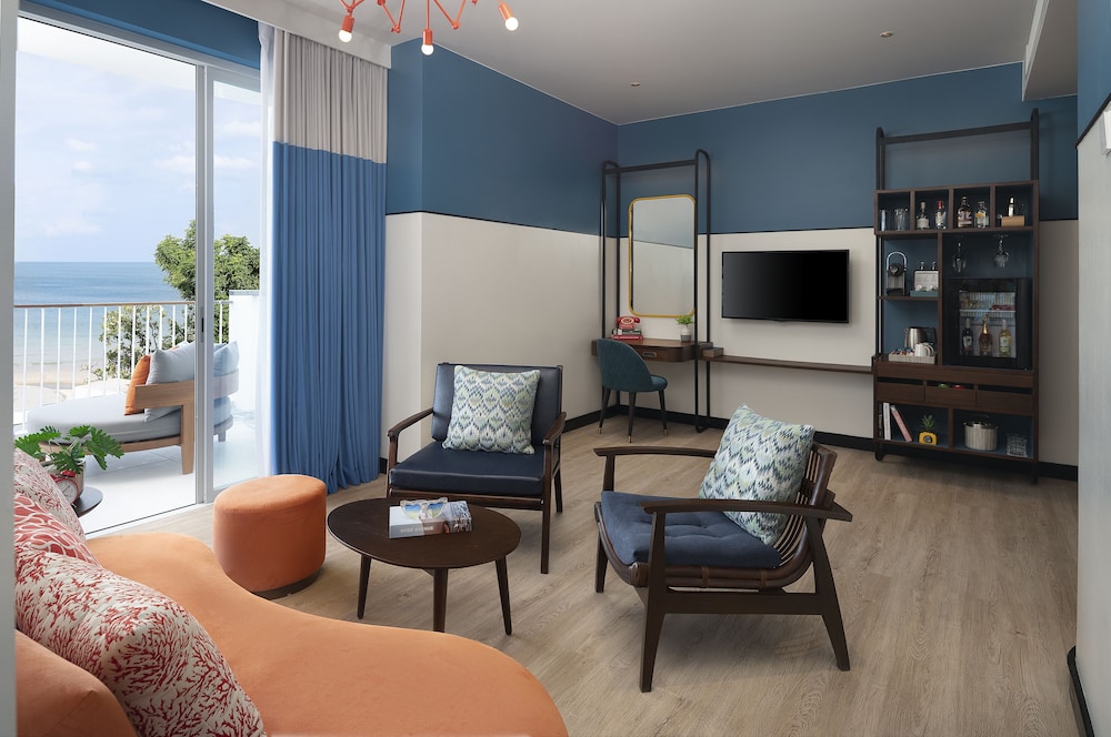 Groovy Sea View Suite - Photo 4
