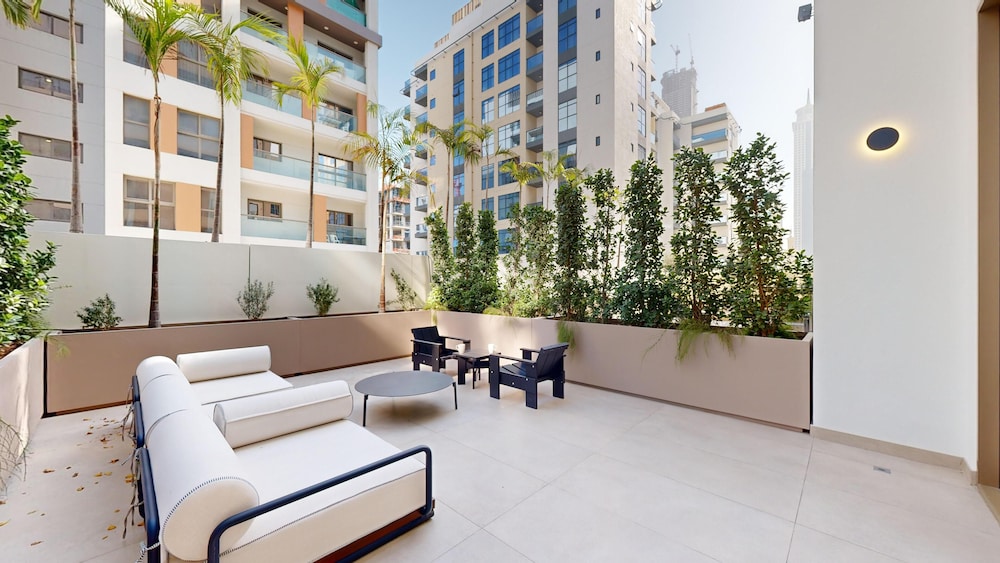 Deluxe Studio, 1 Queen Bed, Terrace, City View photo 3