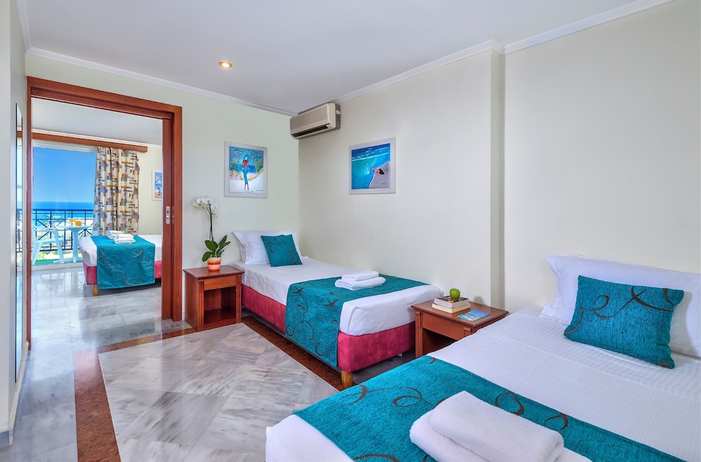 Family Suite, 2 Bedrooms, Sea View - Photo 1