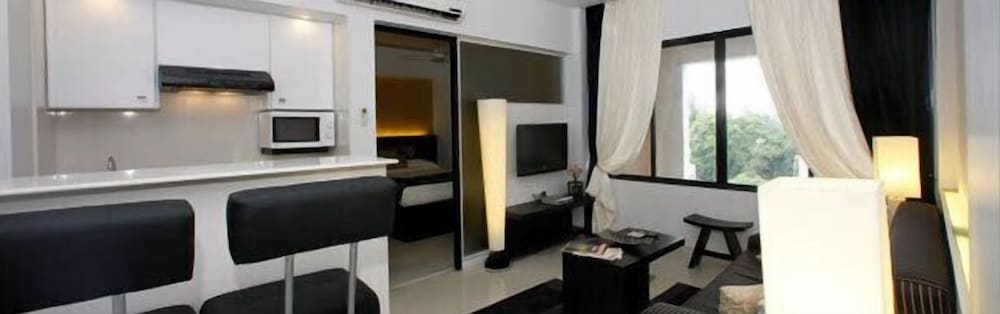 Suite Room - Photo 4